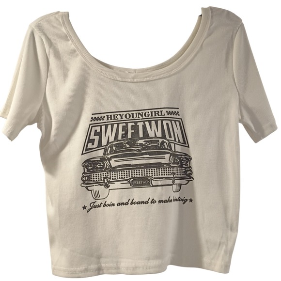 Wel Yi Lian Tops - White Car Crop Top Women's S/M Short Sleeve Scoop Neck Graphic Print Stretch Tee